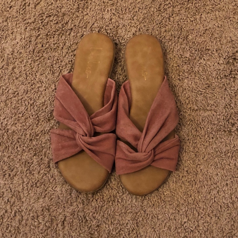 Lulu’s Mauve Slides